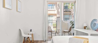 Private Entry Suite w Patio Bath Kitchenette