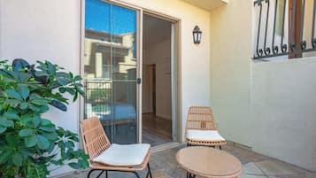Apartment, 1 King Bed, Patio, Garden View (80-2 Irvine) | Exterior detail