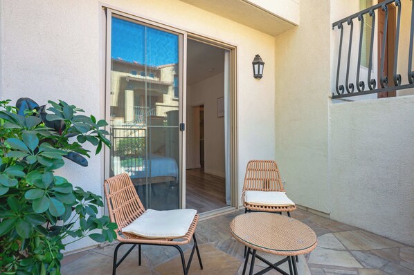 Apartment, 1 King Bed, Patio, Garden View (80-2 Irvine) | Exterior detail