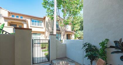 Private Entry Suite w Patio Bath Kitchenette