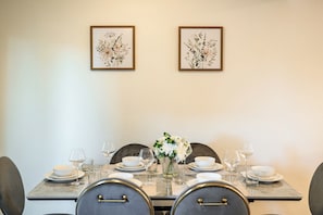 House, Multiple Beds, Patio, Garden View (734 Glendora) | Dining