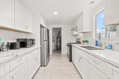 Modern Glendora Retreat Family Getaway Near Cal Poly & Mt. SAC