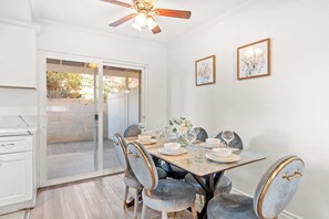 Ferienhaus, Mehrere Betten, Terrasse, Gartenblick (734 Glendora) | Speisen