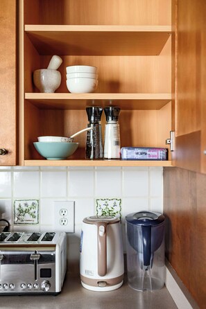 House, Multiple Beds, Patio, Garden View (303-2 Duarte) | Private kitchen