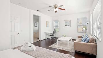 House, Multiple Beds, Patio, Garden View (22421 Moreno Valley) | 5 bedrooms, individually decorated, individually furnished, bed sheets