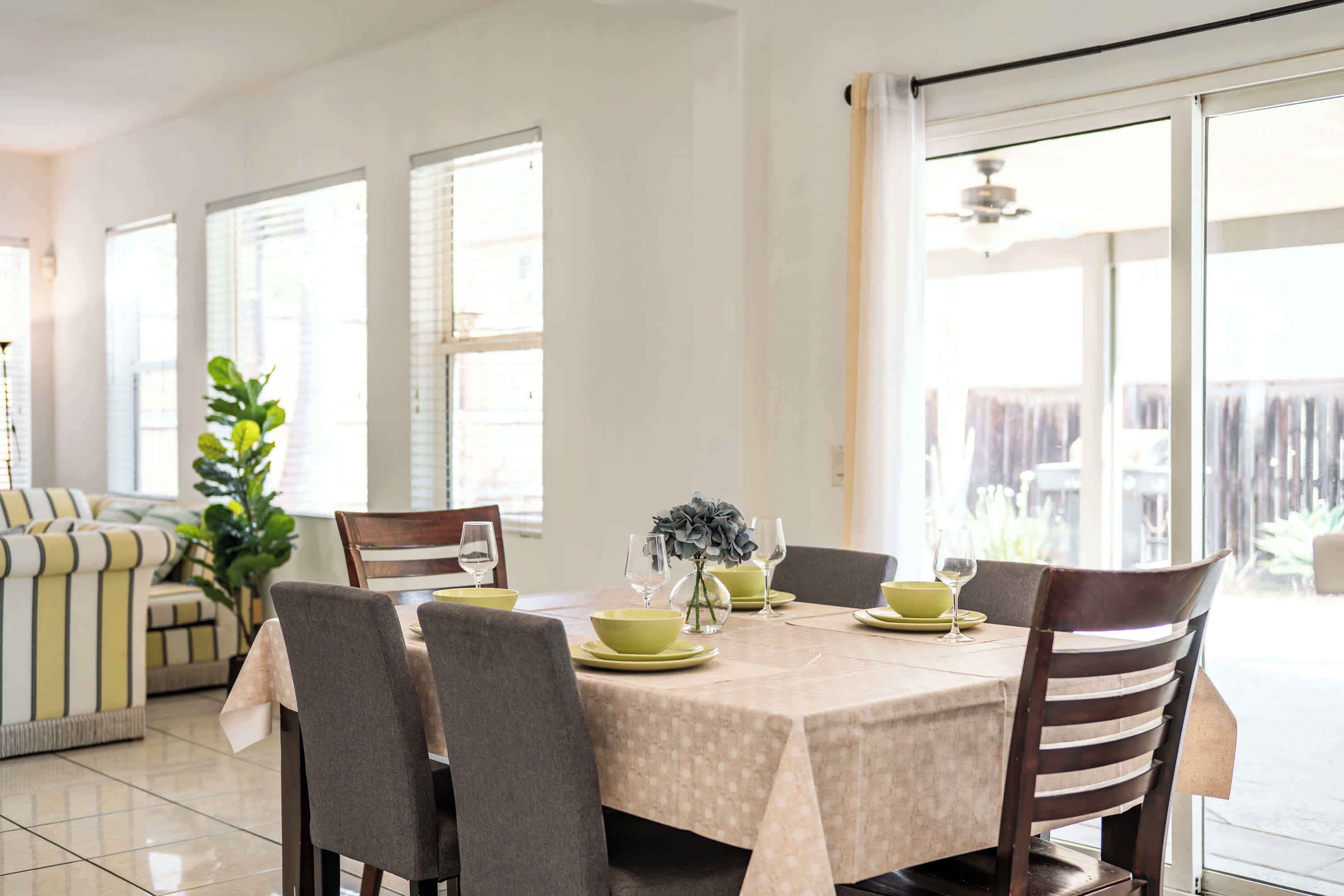 House, Multiple Beds, Patio, Garden View (22421 Moreno Valley) | Dining