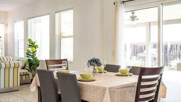 House, Multiple Beds, Patio, Garden View (22421 Moreno Valley) | Dining