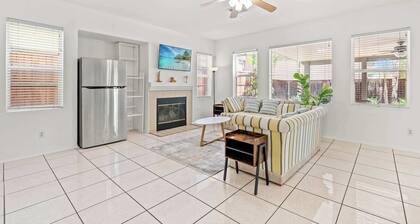 Bright & Airy 5B Home Workspace & Outdoor Lounge