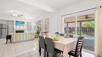 House, Multiple Beds, Patio, Garden View (22421 Moreno Valley) | Interior