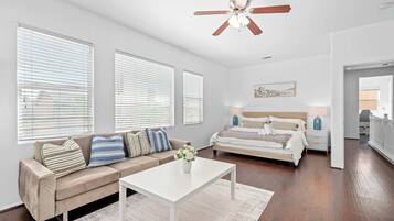 House, Multiple Beds, Patio, Garden View (22421 Moreno Valley) | 5 bedrooms, individually decorated, individually furnished, bed sheets