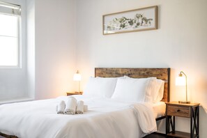 House, Multiple Beds, Patio, Garden View (22421 Moreno Valley) | 5 bedrooms, individually decorated, individually furnished, bed sheets