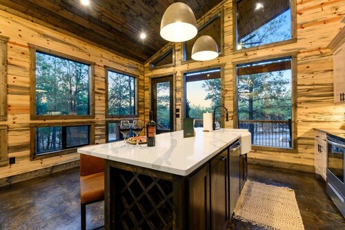 Family Fun with Mini Golf and Hot Tub