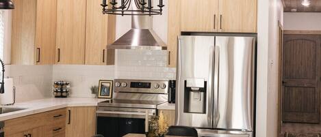 Refrigerador, microondas, horno y parrilla de estufa