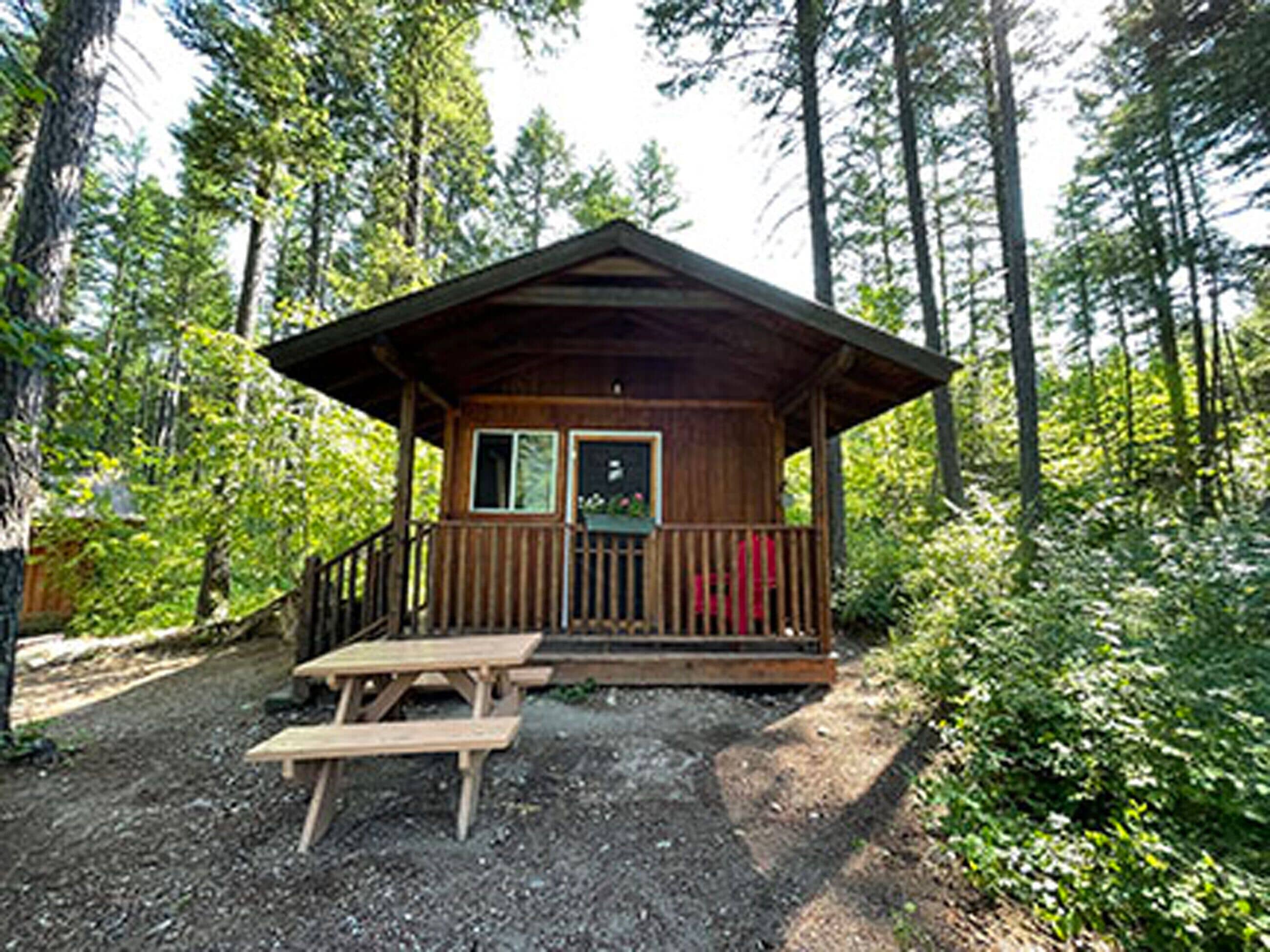 Standard Cabin | Individually decorated, individually furnished, free WiFi, bed sheets