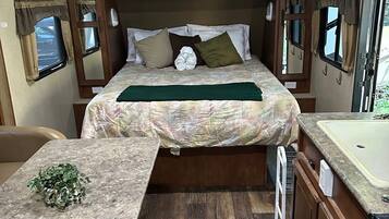 Standard Studio Suite, Non Smoking, Mountain View | Individually decorated, individually furnished, free WiFi