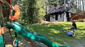 Zona de juegos infantil al aire libre