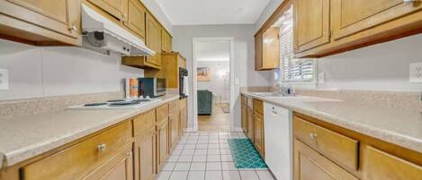 ثلاجة، ميكروويف، فرن، موقد طهي مسطح