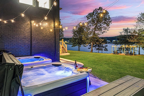 Spacious Lakefront Estate: 2 Hot Tubs, Dock, Game Room, Sleeps 38, Tennis Court
