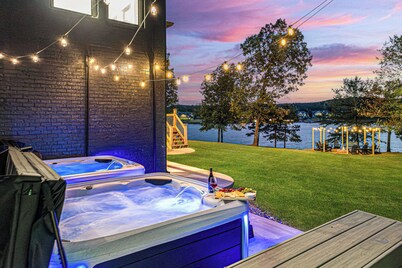 Spacious Lakefront Estate: 2 Hot Tubs, Dock, Game Room, Sleeps 38, Tennis Court