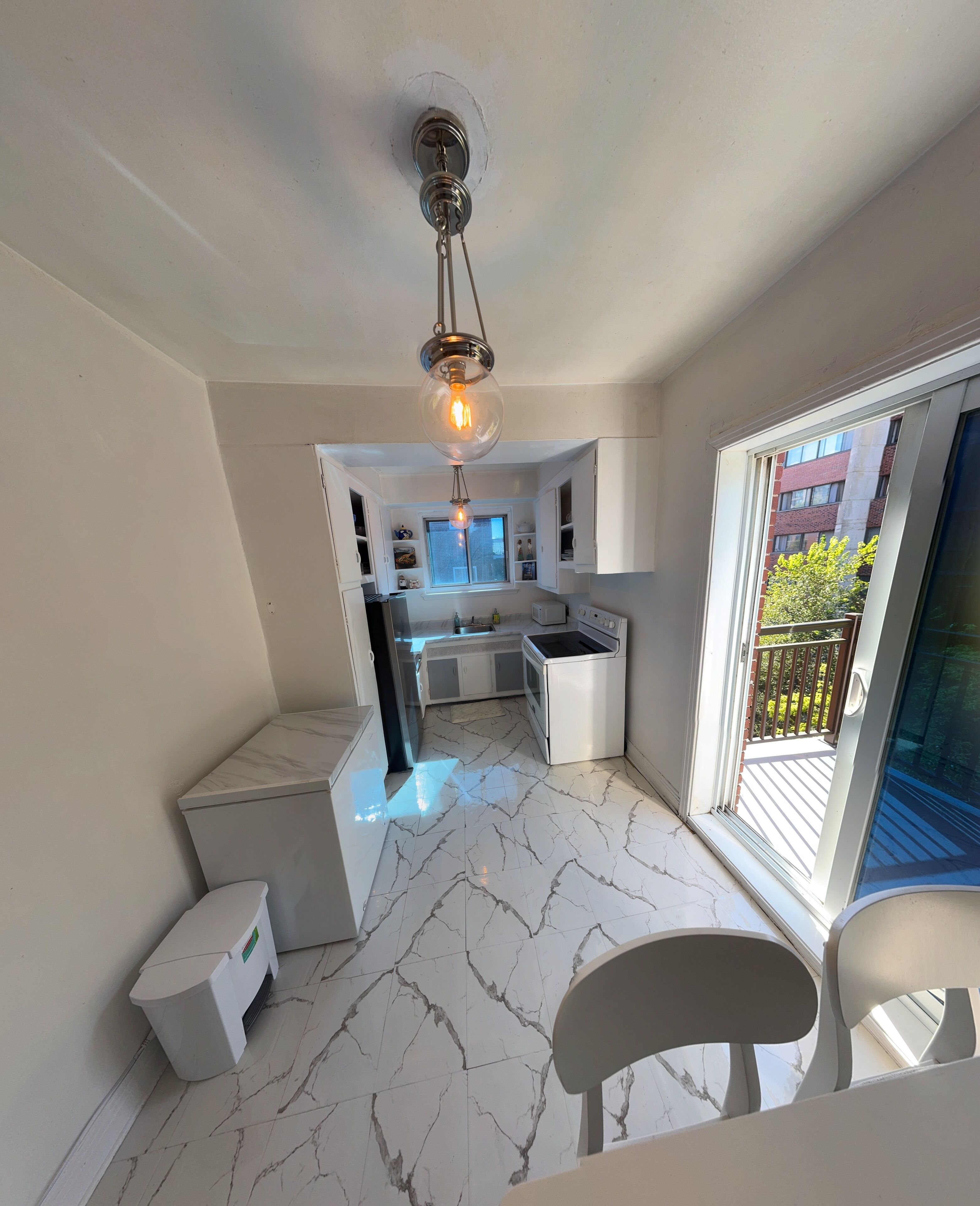 Four à micro-ondes, un four, surface de cuisson