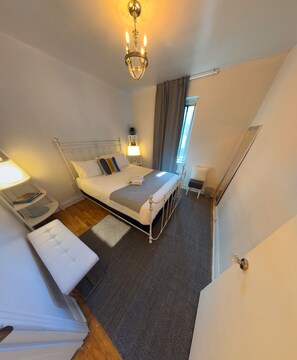 2 chambres, fer et planche à repasser, accès à Internet, literie fournie