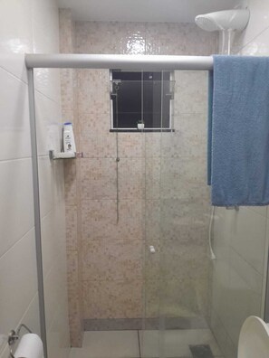 Haartrockner, Handtücher, Toilettenpapier