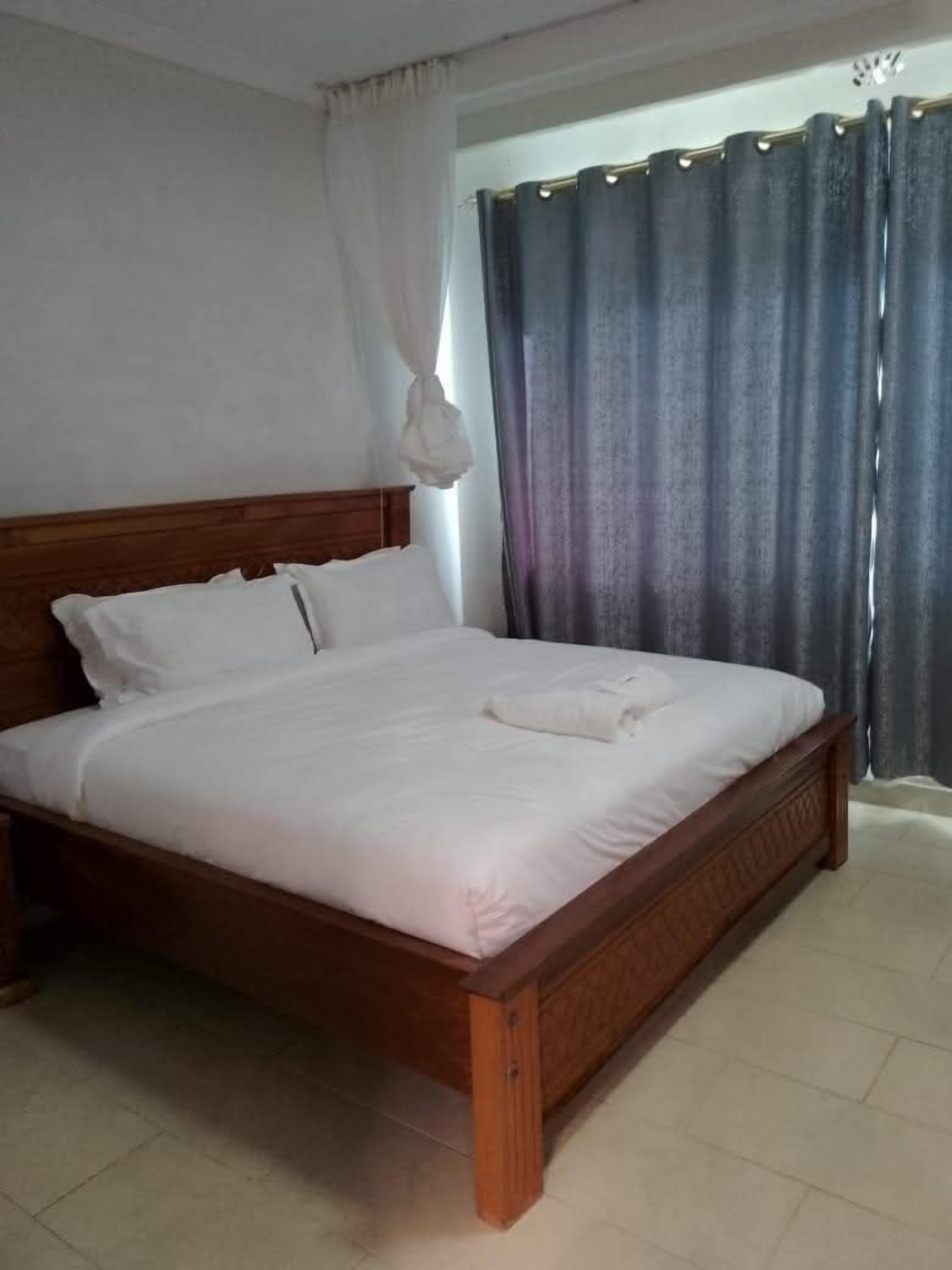 Bureau, espace de travail pour ordinateur portable, Wi-Fi gratuit