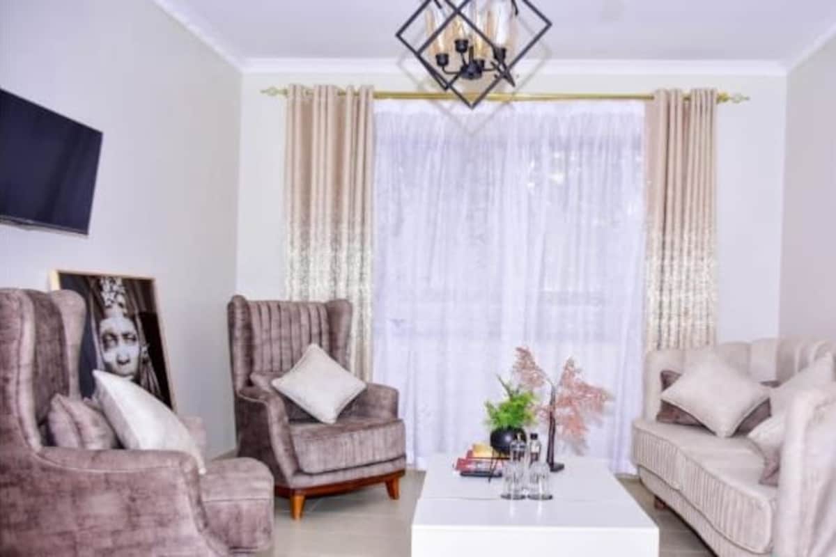 Superior Suite, Balcony, Garden View | Living area