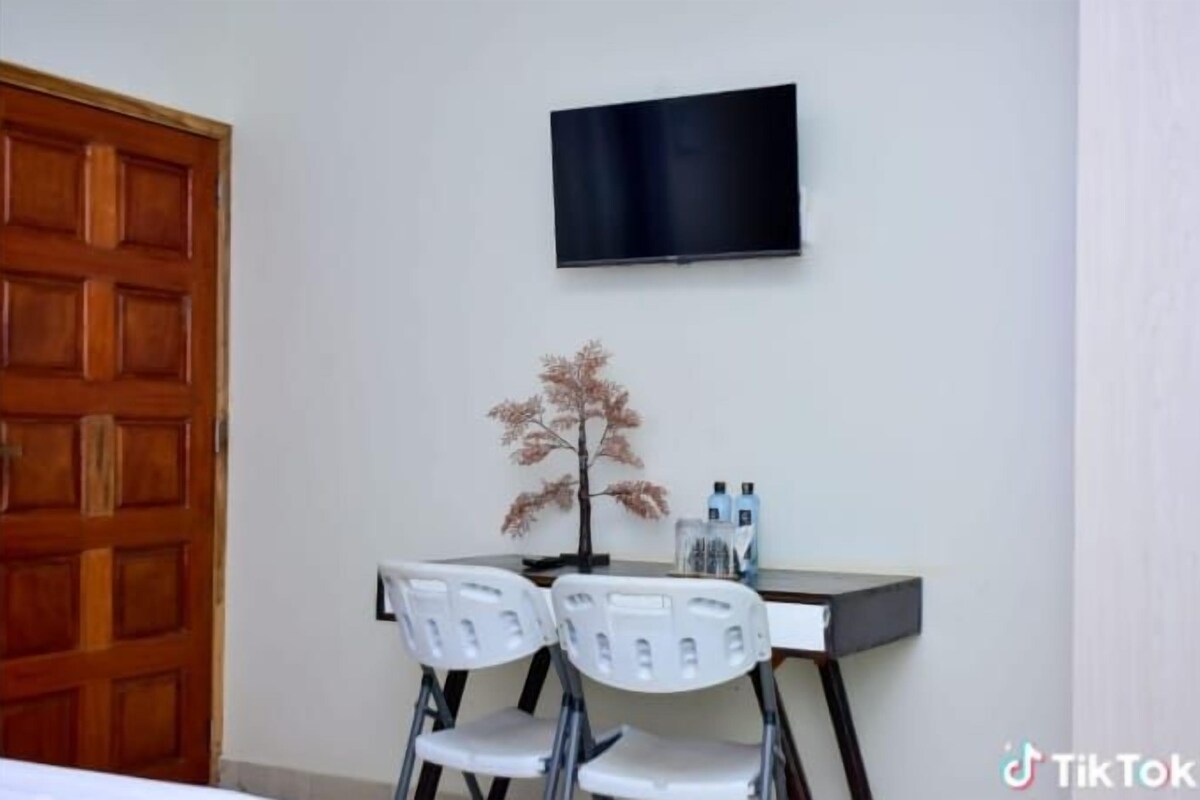 Desk, laptop workspace, WiFi (free)