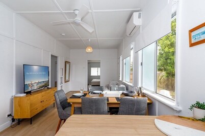 Relaxed Coastal Getaway – Steps to Urangan Beach