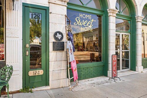 Charming Apartment in Downtown Granbury