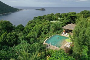 2 outdoor pools