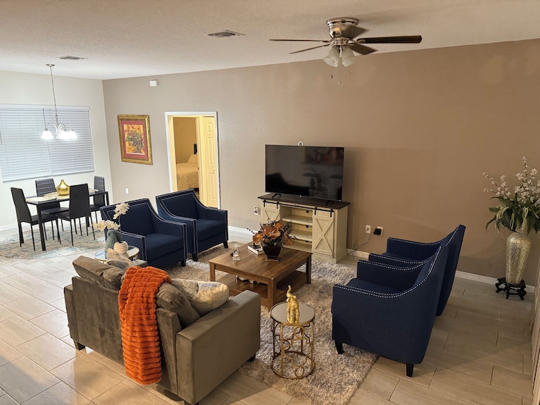 This 3 Bedroom, 2 Bath Home In Orange City Offers Both Comfort And Convenience. - Orange City, FL