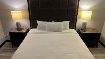 Premium Single Room | In-room safe, desk, laptop workspace, iron/ironing board