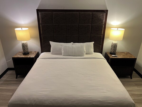 Premium Single Room | In-room safe, desk, laptop workspace, iron/ironing board