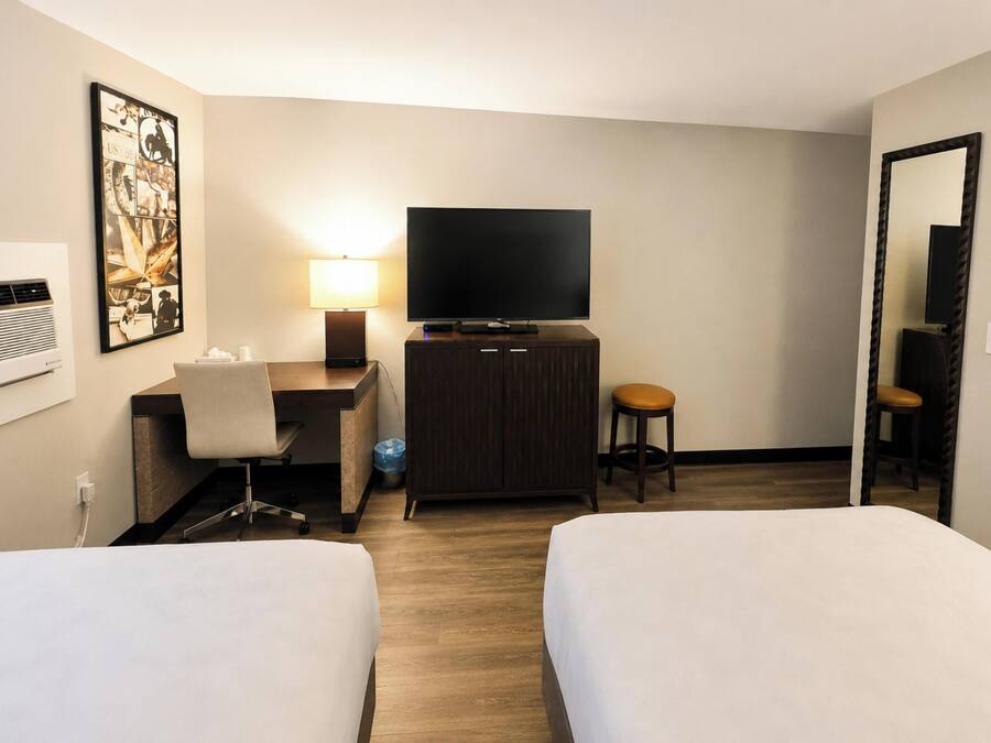 Room, 2 Queen Beds, Non Smoking