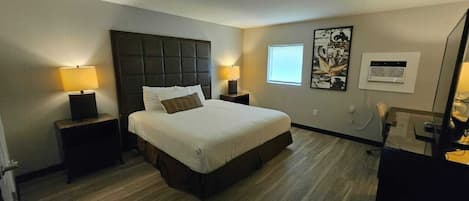 Habitación, 1 cama de matrimonio grande, no fumadores | Escritorio, tabla de planchar con plancha, wifi gratis y ropa de cama