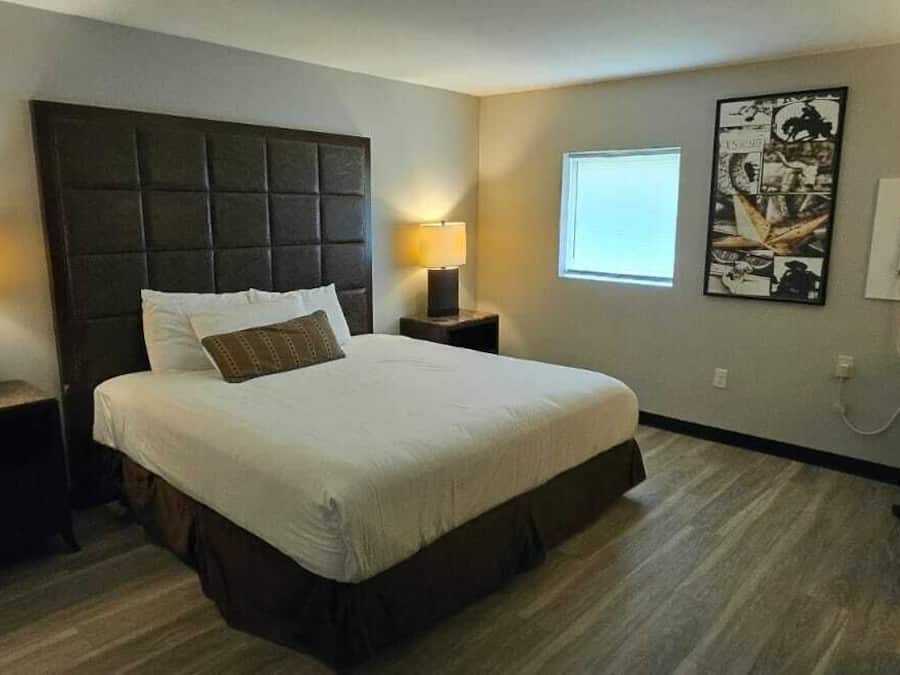 Desk, iron/ironing board, free WiFi, bed sheets