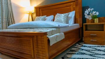 5 Schlafzimmer, Bügeleisen/Bügelbrett, WLAN, Bettwäsche