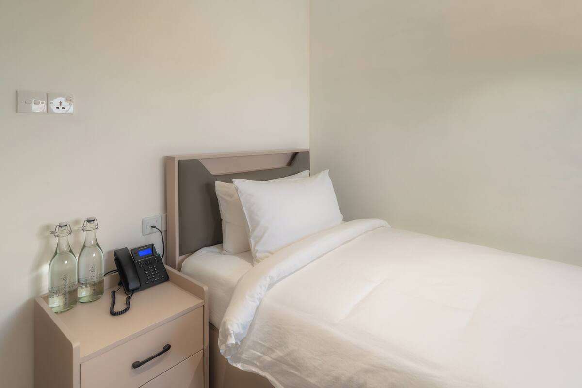 Quarto solteiro, vista para a cidade | Roupas de cama de algodão egípcio, roupas de cama premium