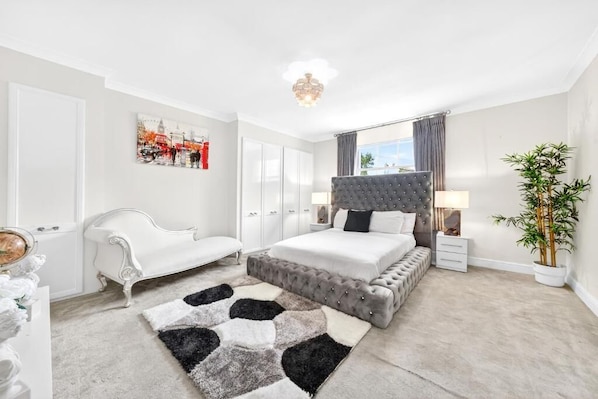 2 habitaciones, acceso a internet y ropa de cama