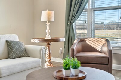Charming 3-bedroom house in Somerville minutes from Blue Oval and Town Square!