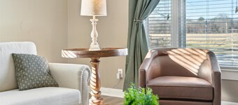 Charming 3-bedroom house in Somerville minutes from Blue Oval and Town Square!