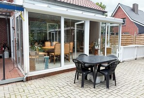 Outdoor dining - Tammen's "Klönstuv" - stylish & cozy (Papenburg)