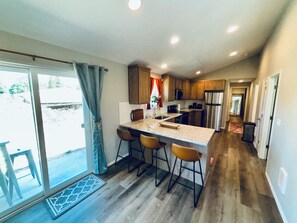 電子レンジ、オーブン、コンロ、食器洗い機