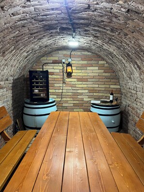 Dining - Cozy, private guesthouse in Kőröshegy, ideal for a peaceful Balaton getaway. (Kőröshegy)