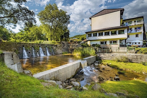 Nad Wodospadem Sp. z o.o