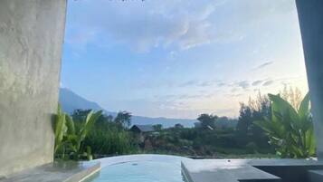 Kolam renang tertutup