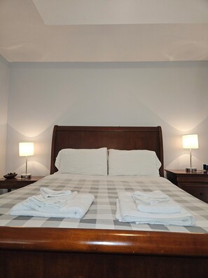 2 chambres, fer et planche à repasser, Wi-Fi gratuit, draps fournis