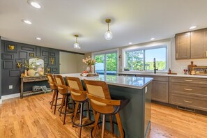 雪櫃、微波爐、焗爐、爐具